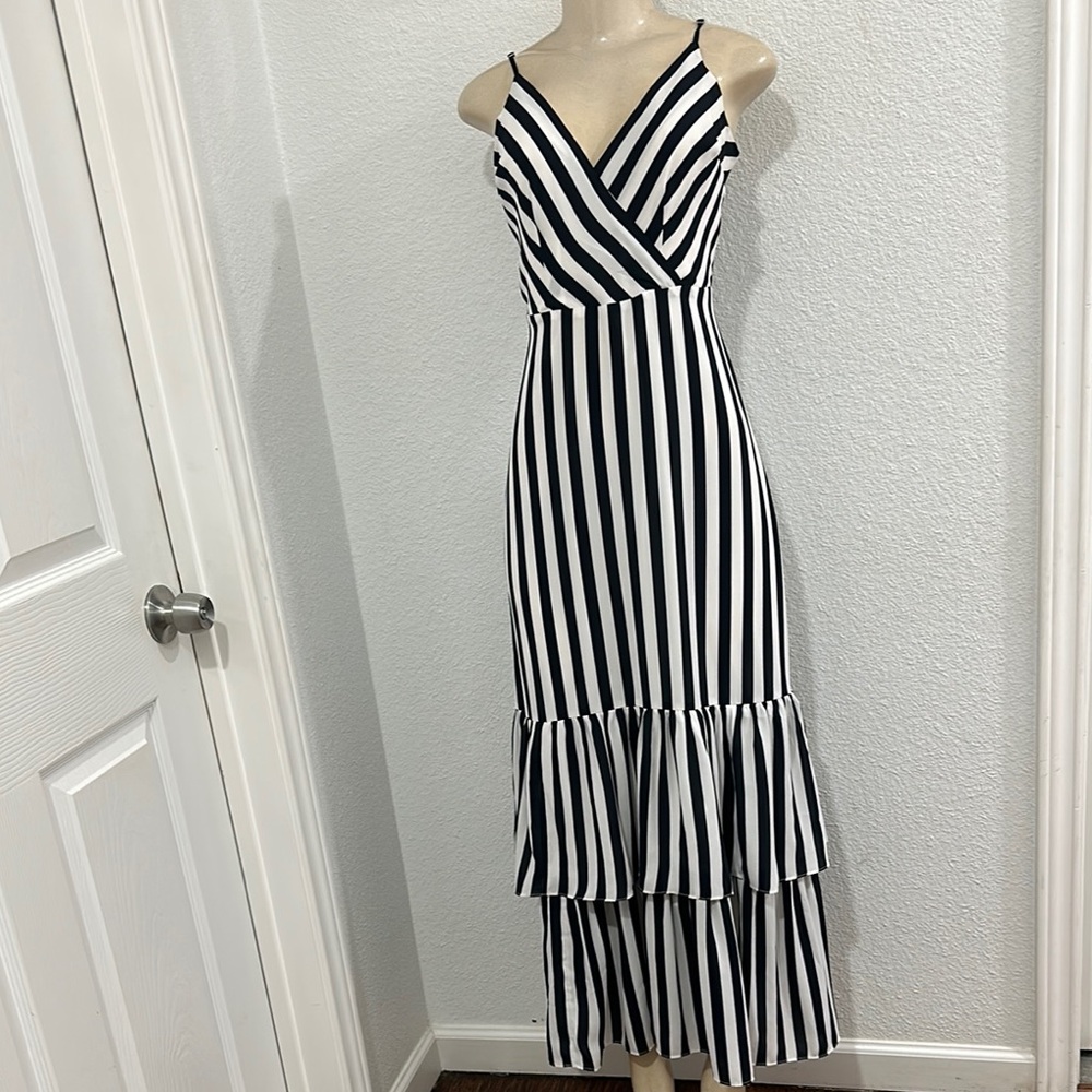 Black and White Sleeveless Maxi Sundress